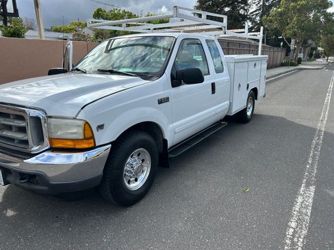Used 2001 Ford F250 2WD SuperCab Super Duty image 2