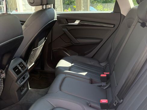 Used 2020 Audi Q5 e Premium w/ Convenience Package AWD/4WD image 8