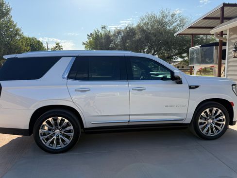 Used 2021 GMC Yukon Denali w/ Denali Premium Package AWD/4WD image 8