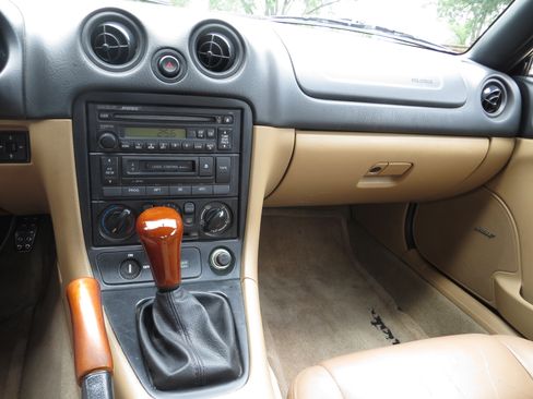 Used 1999 MAZDA MX-5 Miata RWD image 1