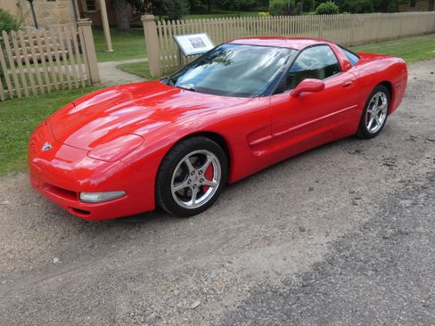 Used 2003 Chevrolet Corvette Coupe w/ Preferred Equipment Group RWD image 12