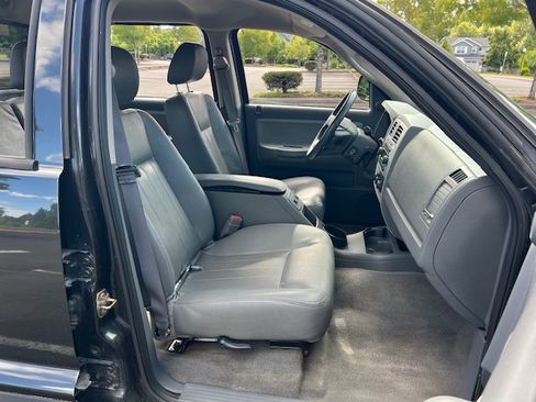 Used 2006 Dodge Dakota Laramie w/ Mopar Chrome Edition Group AWD/4WD image 20