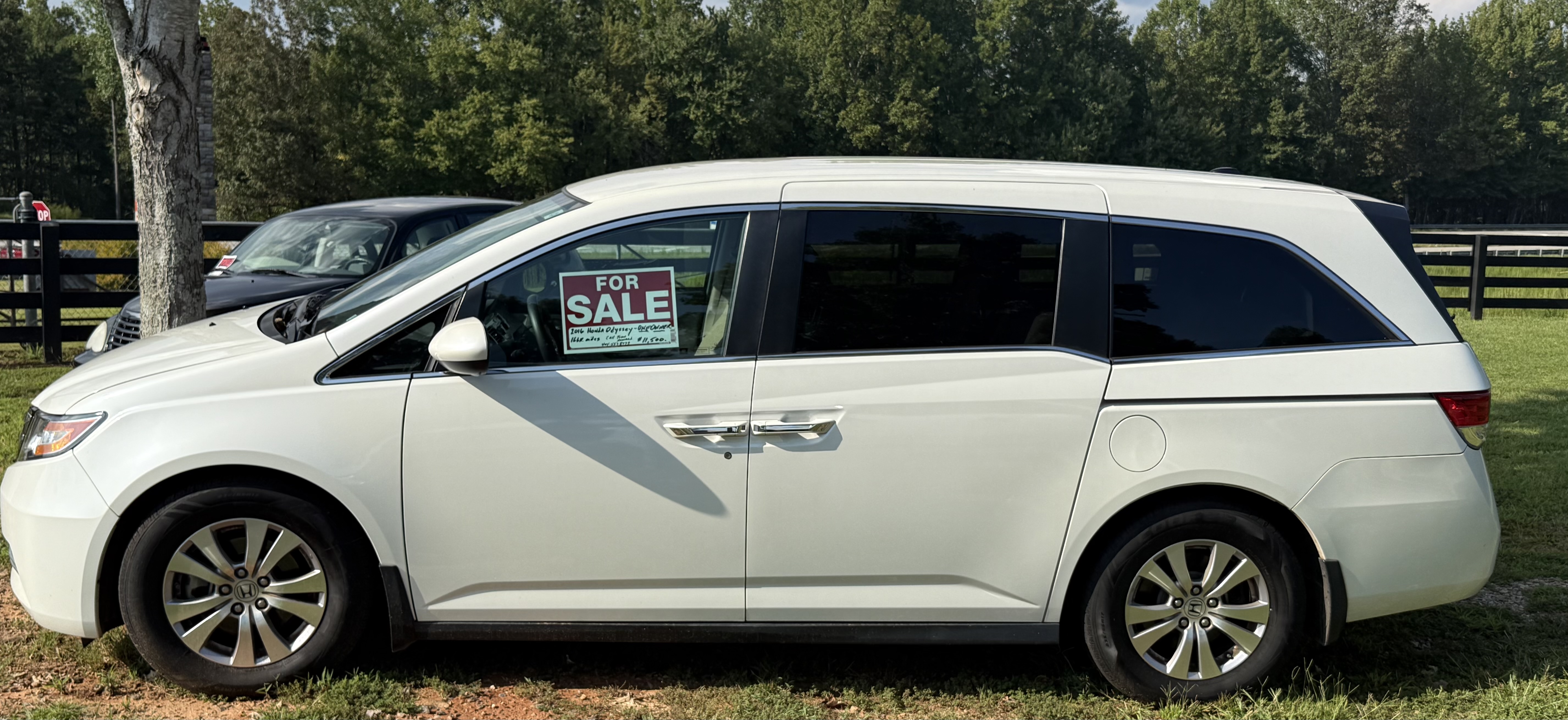 Used 2016 Honda Odyssey SE image 1