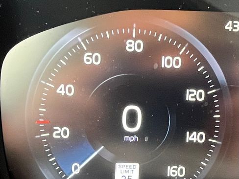 Used 2020 Volvo XC90 T5 Momentum w/ Protection Package Premier image 6