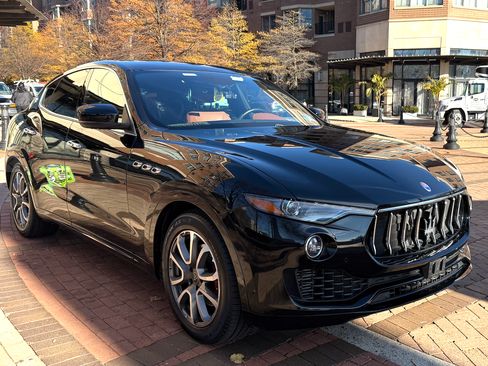 Used 2020 Maserati Levante image 4