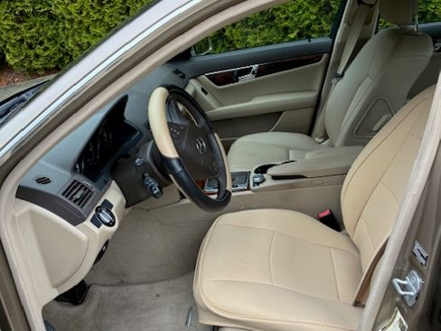 Used 2010 Mercedes-Benz C 300 Sedan image 6