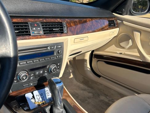 Used 2011 BMW 335i Convertible image 13