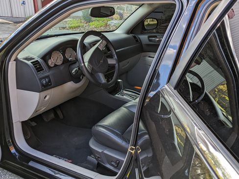 Used 2006 Chrysler 300 SRT8 w/ SRT Option Group II image 8