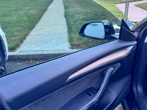 Used 2023 Tesla Model 3 Standard Range image 20