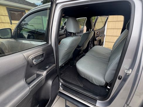 Used 2020 Toyota Tacoma TRD Off-Road image 16