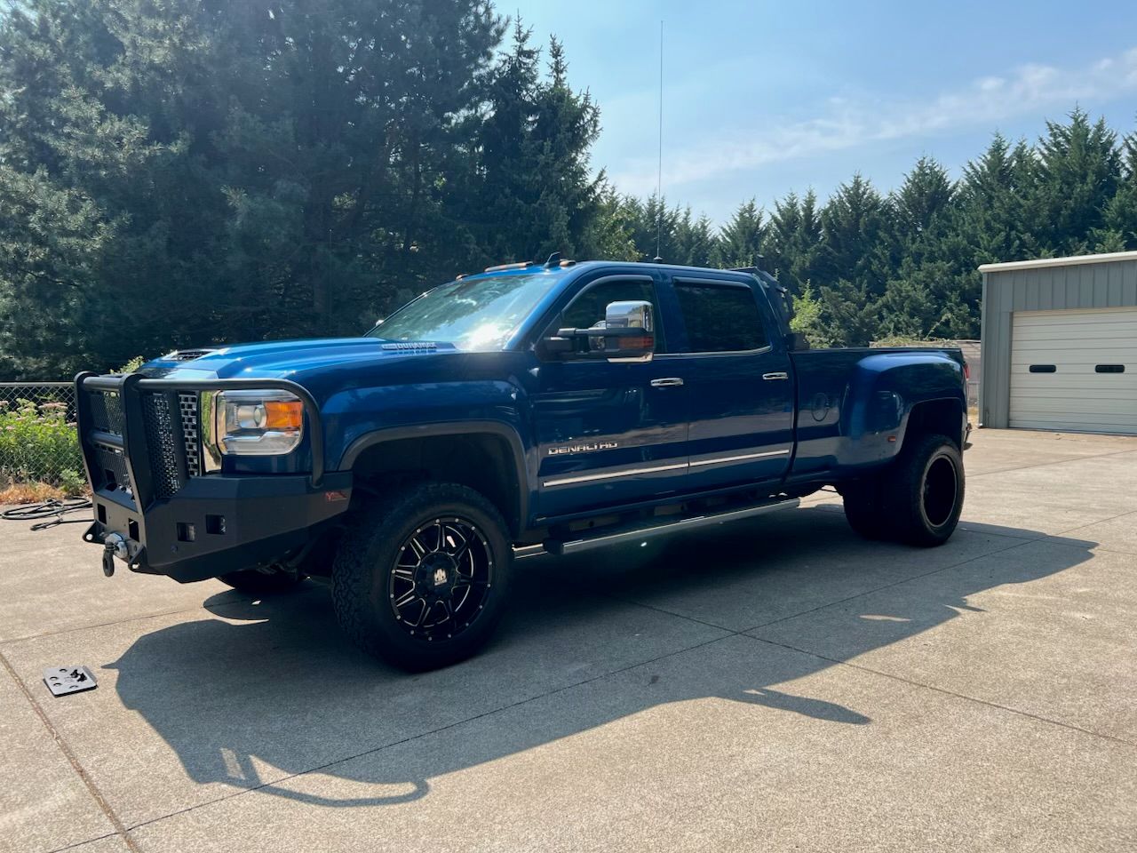Used 2017 GMC Sierra 3500 Denali w/ Duramax Plus Package AWD/4WD image 2