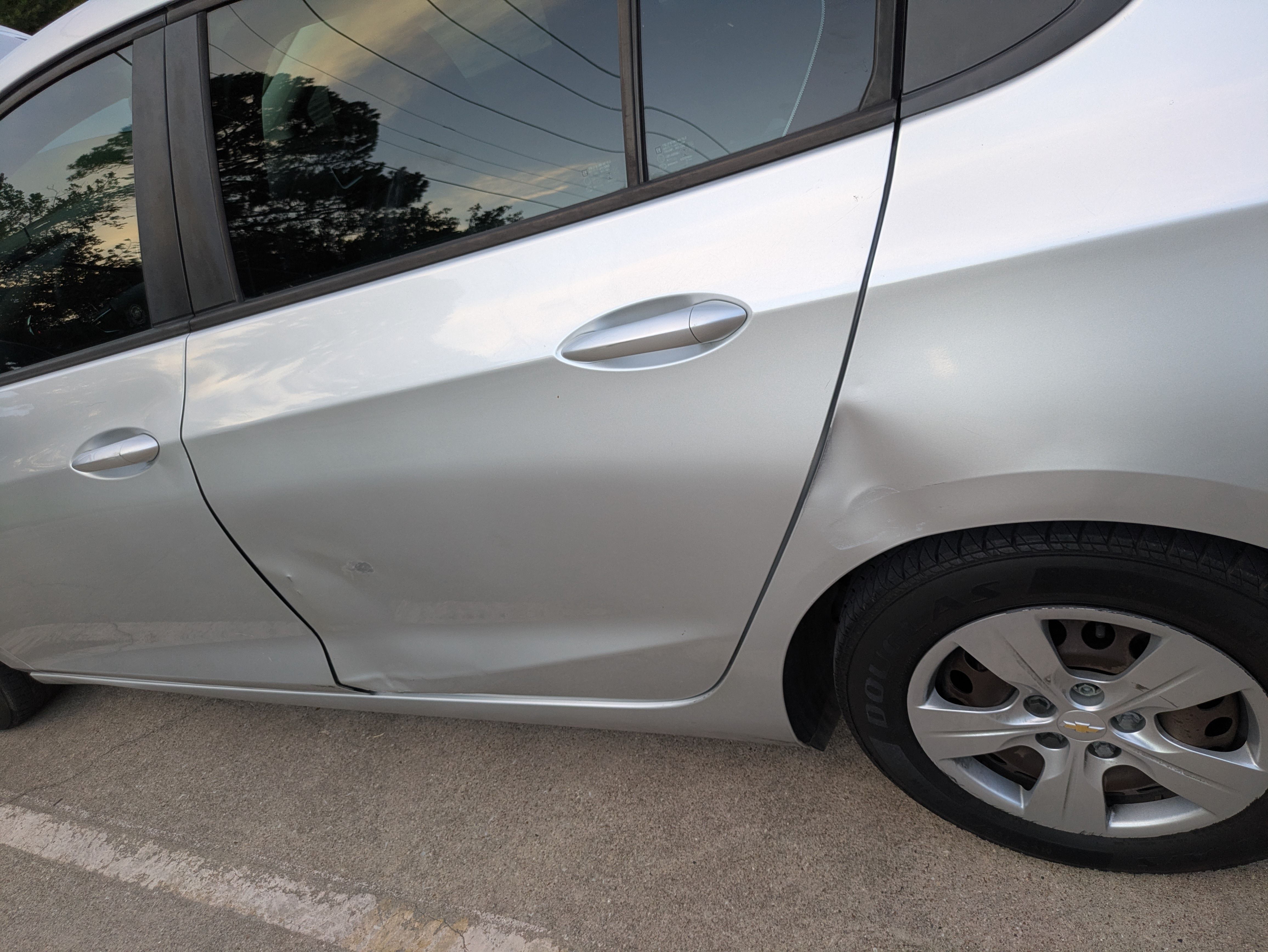 Used 2018 Chevrolet Cruze LS FWD image 1