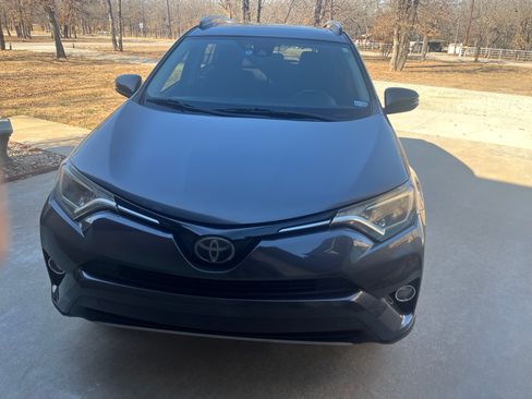 Used 2018 Toyota RAV4 XLE w/ Plus Extra Value Package image 4