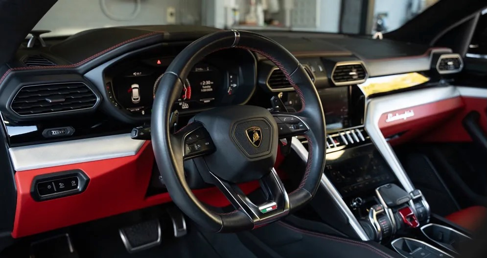 Used 2021 Lamborghini Urus AWD/4WD image 8
