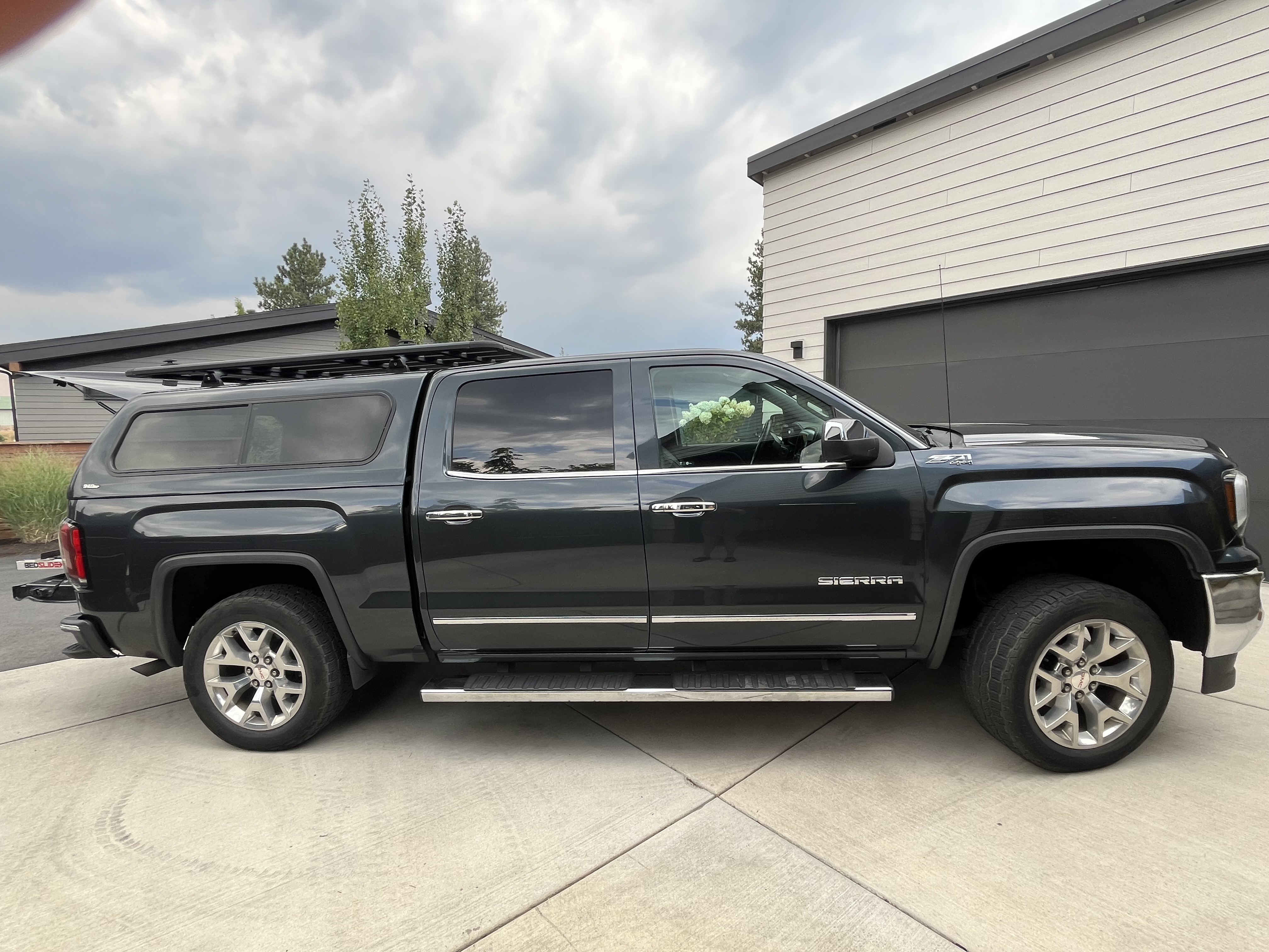 Used 2017 GMC Sierra 1500 SLT w/ SLT Premium Package AWD/4WD image 4