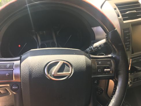 Used 2018 Lexus GX 460 image 12