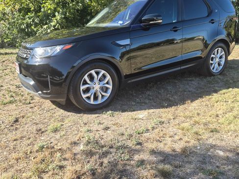 Used 2018 Land Rover Discovery SE image 1