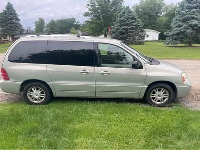 Used 2004 Mercury Monterey FWD image 1