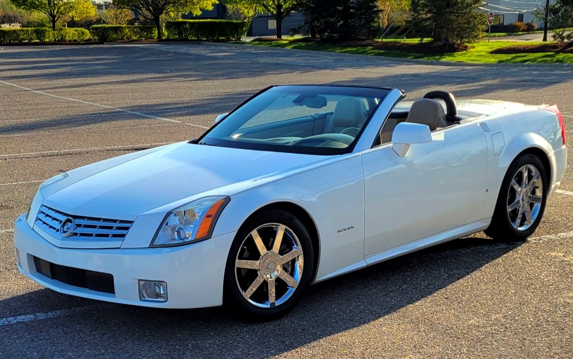 Used 2008 Cadillac XLR RWD image 4