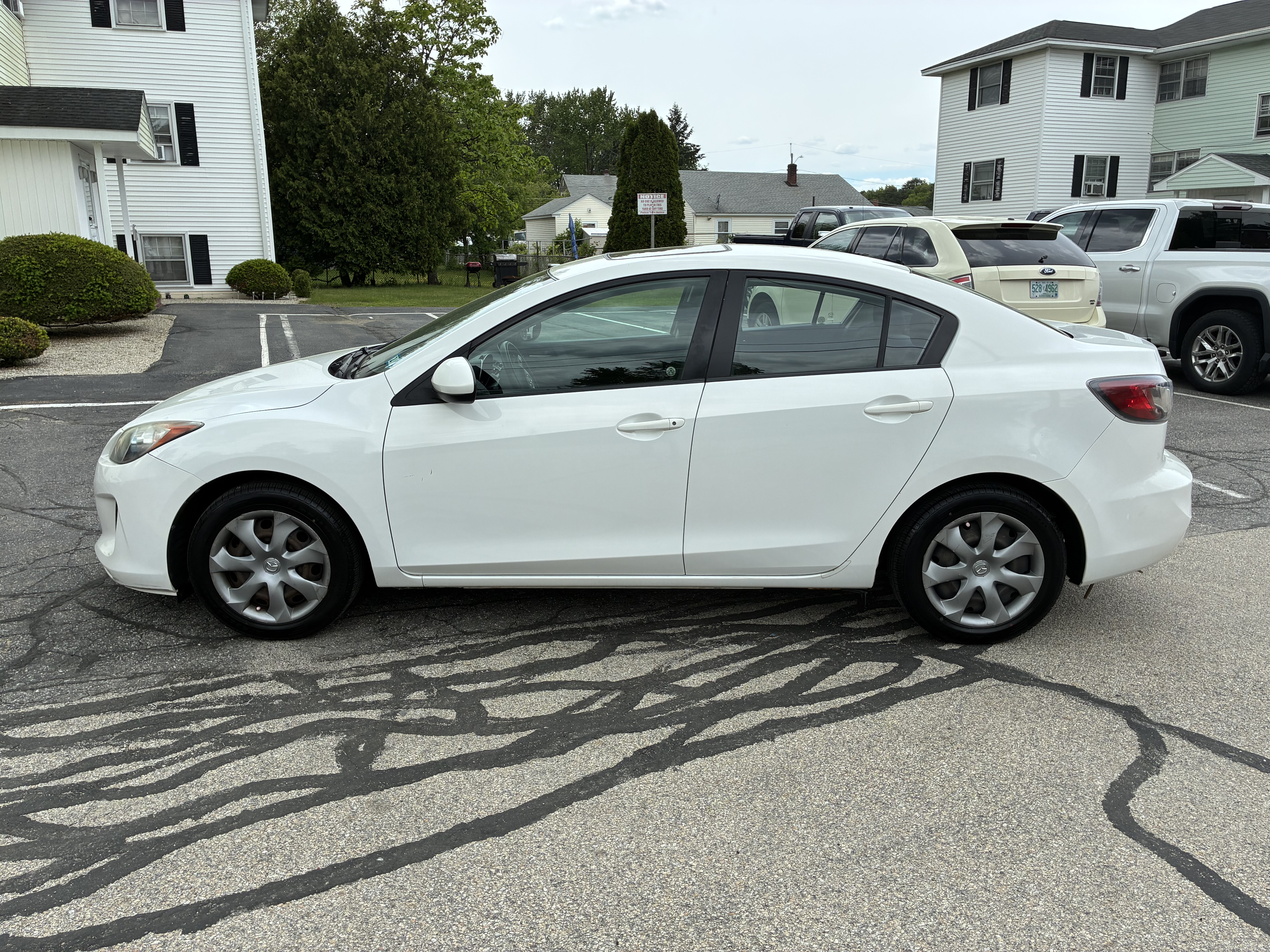 Used 2013 MAZDA MAZDA3 i Sport FWD image 2