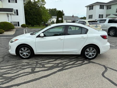 Used 2013 MAZDA MAZDA3 i Sport FWD image 2