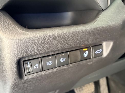 Used 2020 Toyota RAV4 XLE w/ Convenience Package image 16