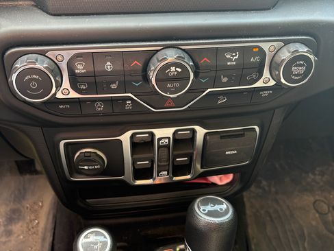 Used 2019 Jeep Wrangler Unlimited Sport S AWD/4WD image 9