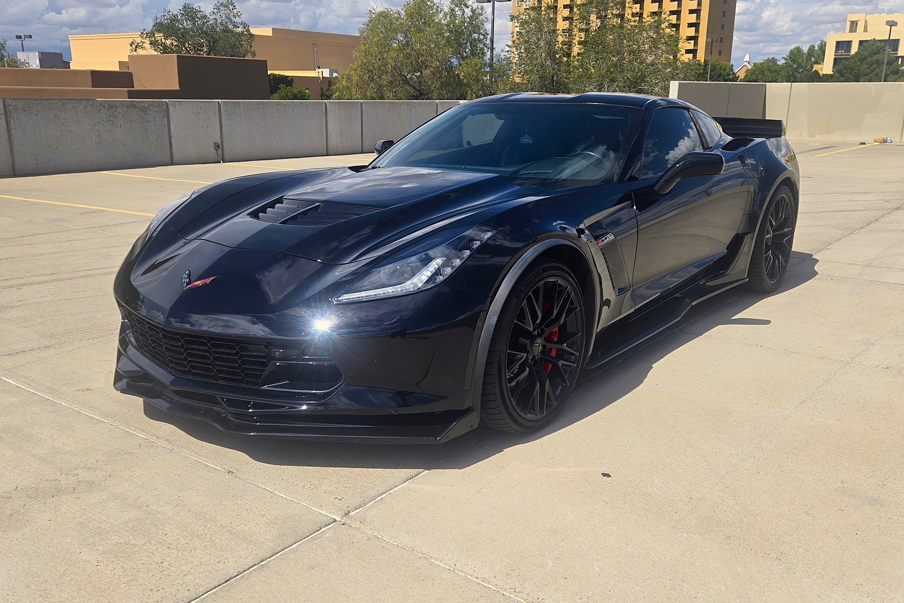 Used 2016 Chevrolet Corvette Z06 w/ 2LZ Preferred Equipment Group RWD image 1