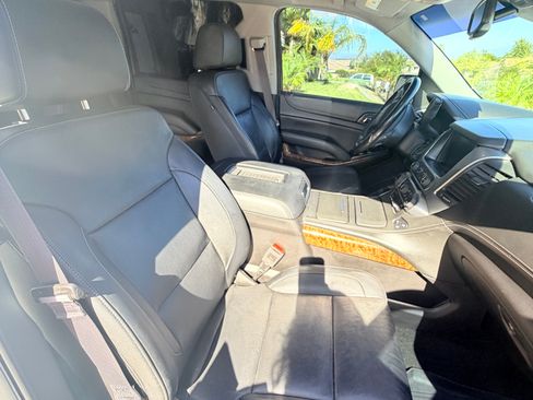 Used 2017 Chevrolet Suburban Premier RWD image 6