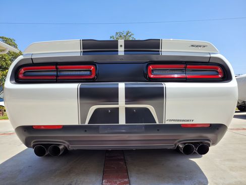 Used 2015 Dodge Challenger SRT w/ Technology Group image 10