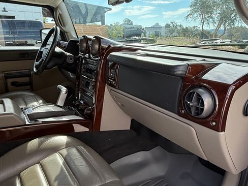 Used 2003 HUMMER H2 w/ Preferred Equipment Group image 6