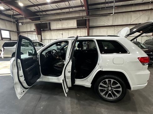 Used 2017 Jeep Grand Cherokee Overland image 5