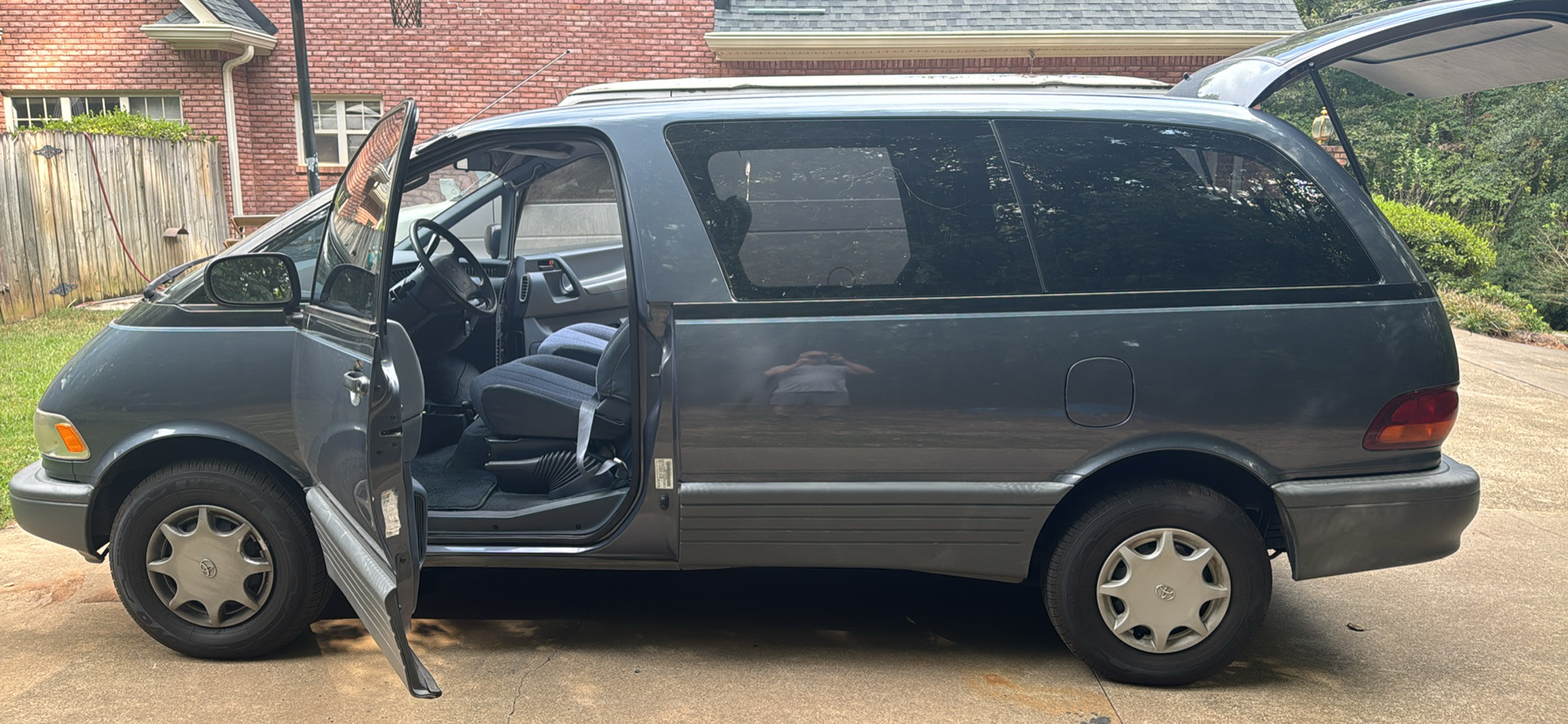 Used 1992 Toyota Previa Deluxe RWD image 10
