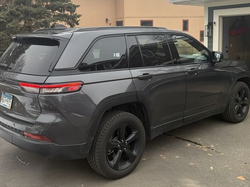 Used 2022 Jeep Grand Cherokee Altitude image 5