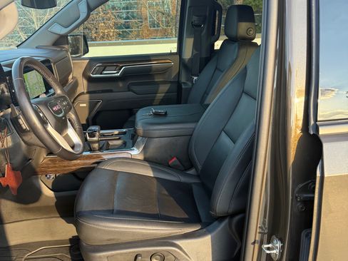 Used 2023 GMC Sierra 1500 Elevation w/ Elevation Premium Package image 4