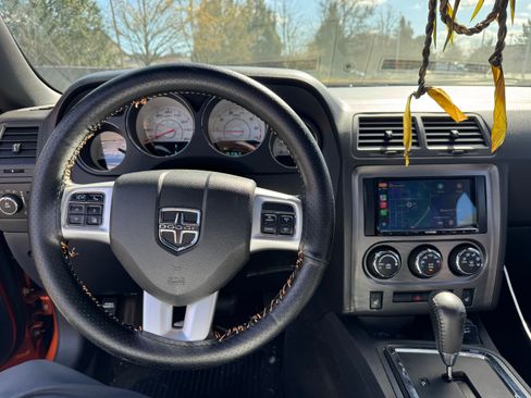 Used 2011 Dodge Challenger R/T image 9