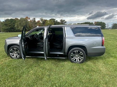 Used 2020 GMC Yukon XL Denali w/ Denali Premium Package image 6