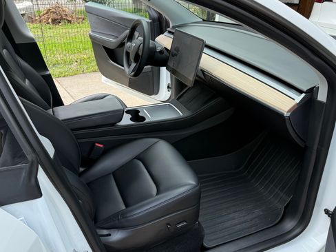 Used 2021 Tesla Model Y Long Range image 4