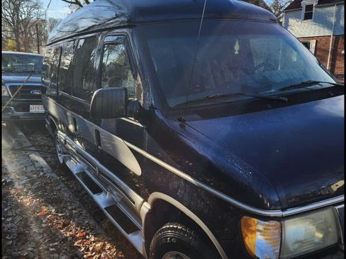 Used 2002 Ford E-250 and Econoline 250 image 2