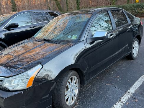 Used 2010 Ford Focus SEL image 4