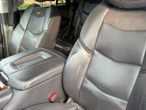 Used 2020 Cadillac Escalade Luxury w/ Escalade Sport Edition image 12