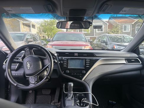 Used 2018 Toyota Camry SE FWD image 6