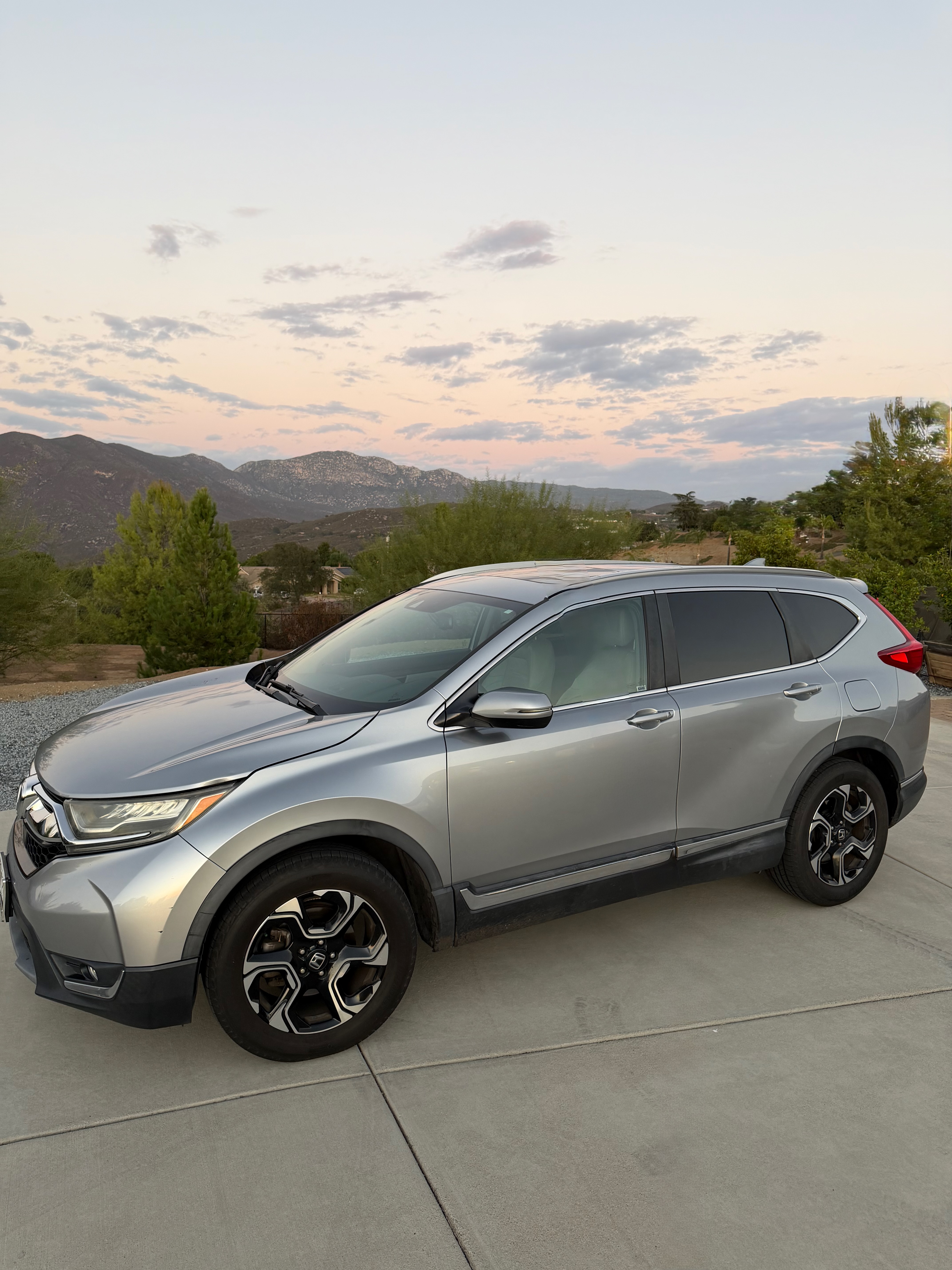 Used 2017 Honda CR-V Touring image 2