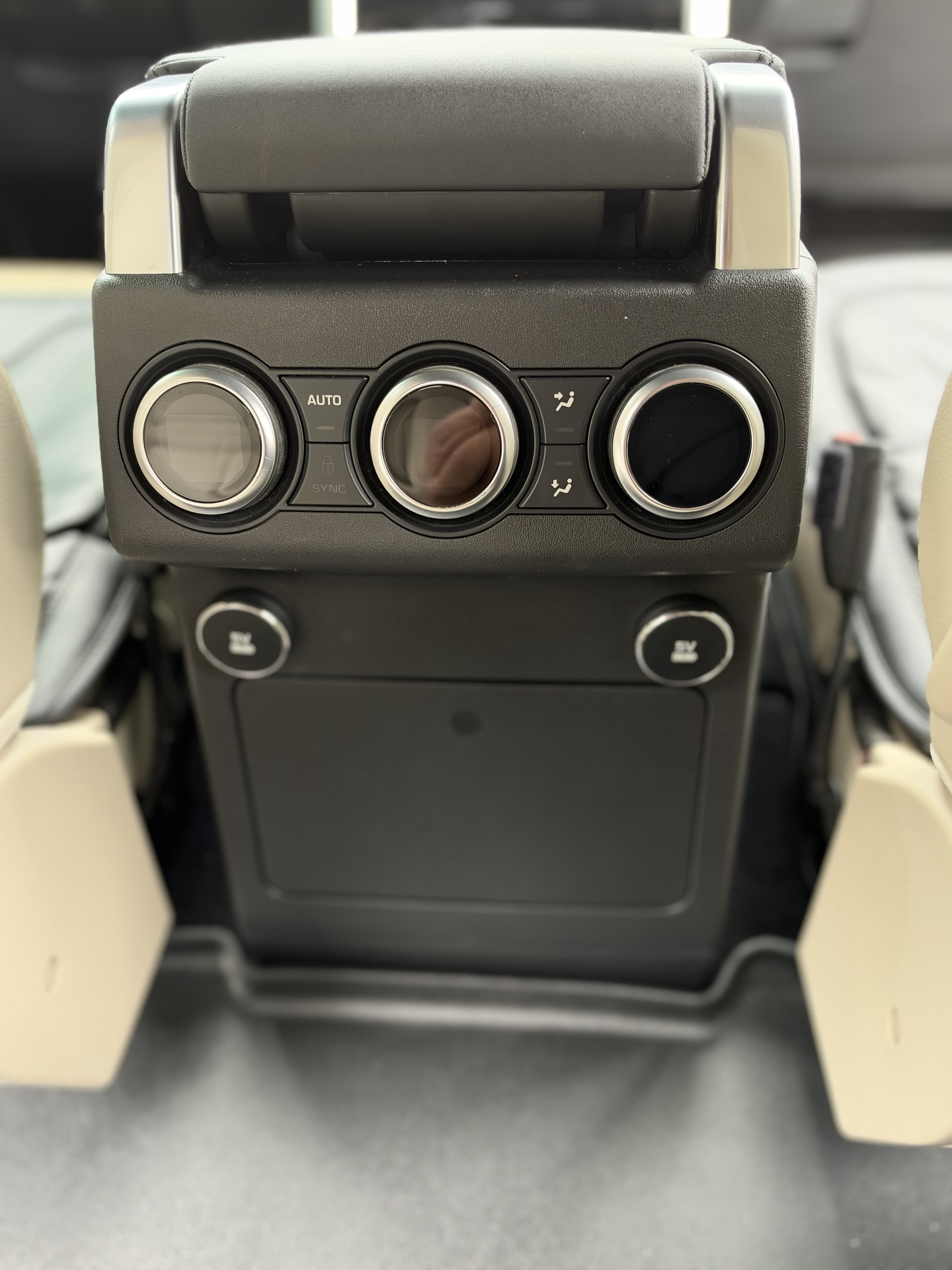 Used 2019 Land Rover Discovery HSE AWD/4WD image 14