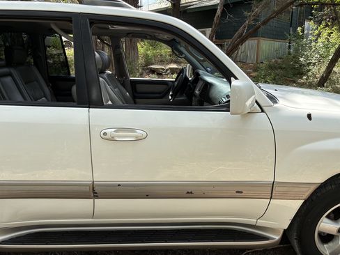 Used 2005 Toyota Land Cruiser AWD/4WD image 11