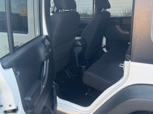 Used 2014 Jeep Wrangler Unlimited Sport w/ Quick Order Package 24S image 9