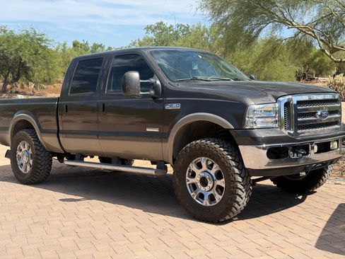 Used 2005 Ford F250 Lariat AWD/4WD image 2