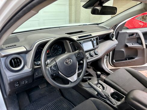 Used 2017 Toyota RAV4 LE AWD/4WD image 17
