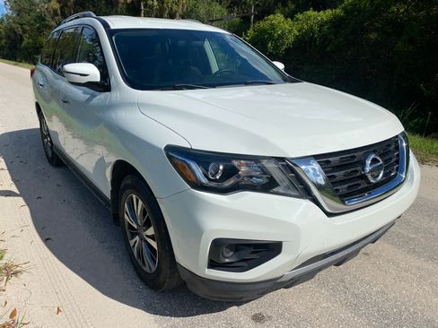 Used 2019 Nissan Pathfinder S image 4
