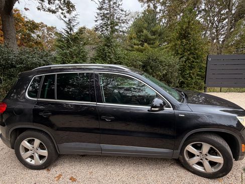 Used 2010 Volkswagen Tiguan Wolfsburg Edition image 5